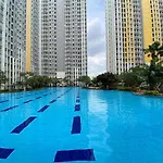 Comfy Studio Springlake Summarecon Bekasi Apartment By Travelio