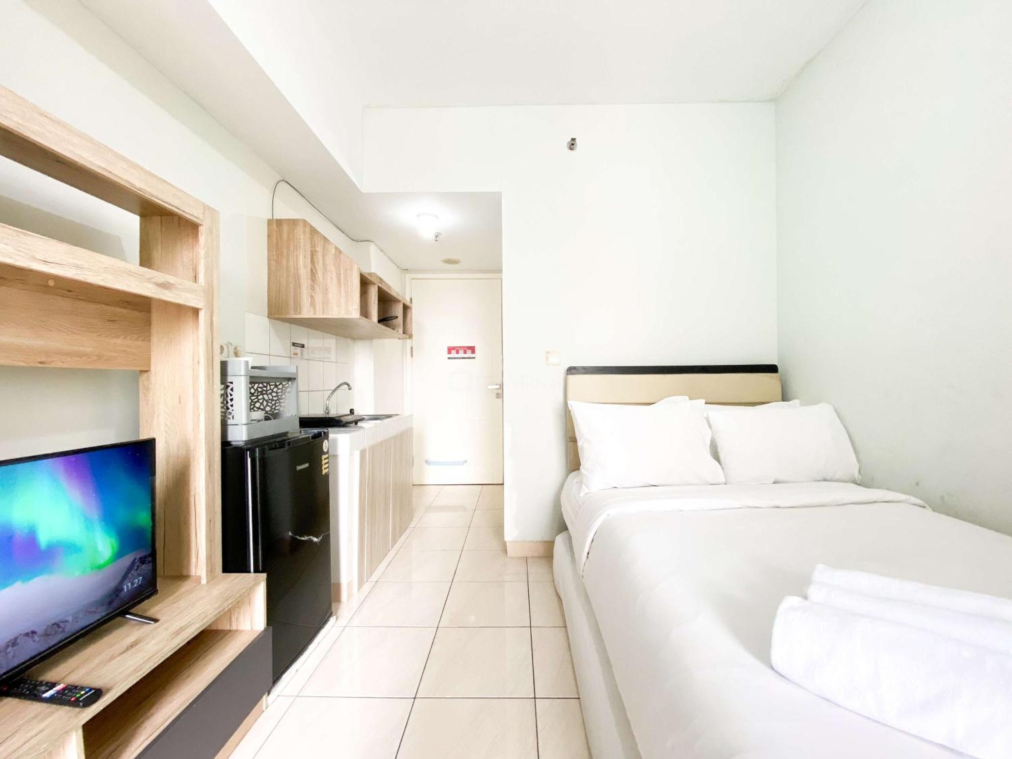 Comfy Springlake Summarecon By Travelio Apartemen Bekasi