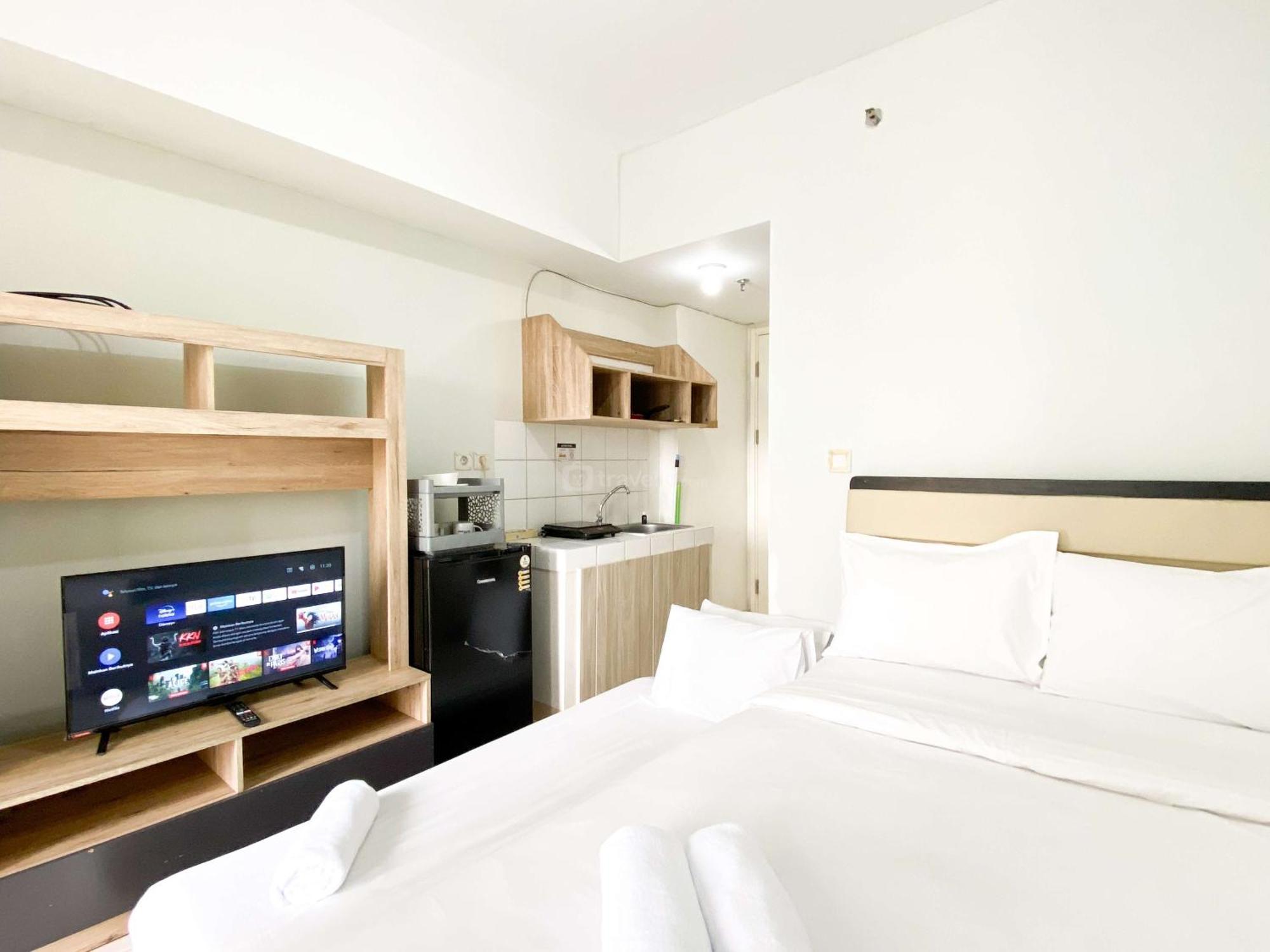 Apartemen Comfy Springlake Summarecon By Travelio Bekasi