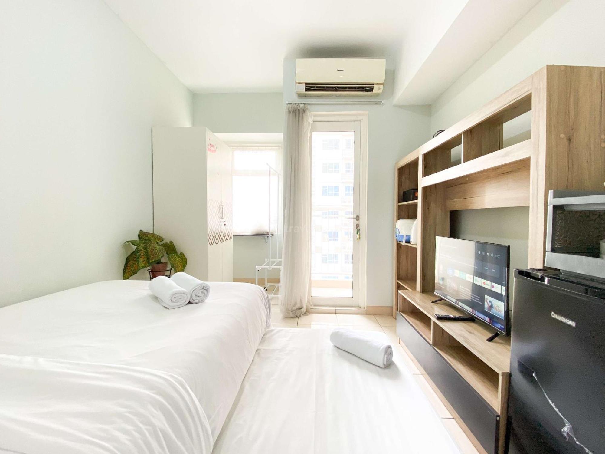 Comfy Springlake Summarecon By Travelio Apartemen