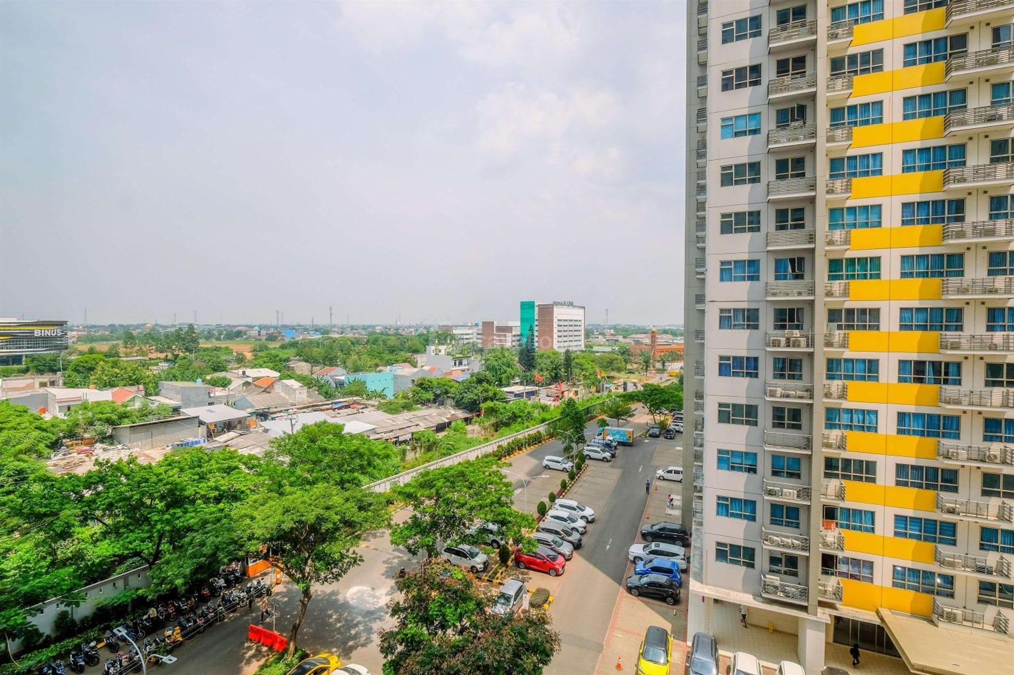 Apartemen Comfy Springlake Summarecon By Travelio Bekasi